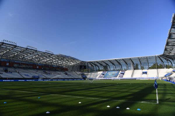 Le Stade des Alpes, qui devait recevoir la rencontre GF38-Niort, restera vide, ce samedi 22 janvier, pour cause de Covid-19.