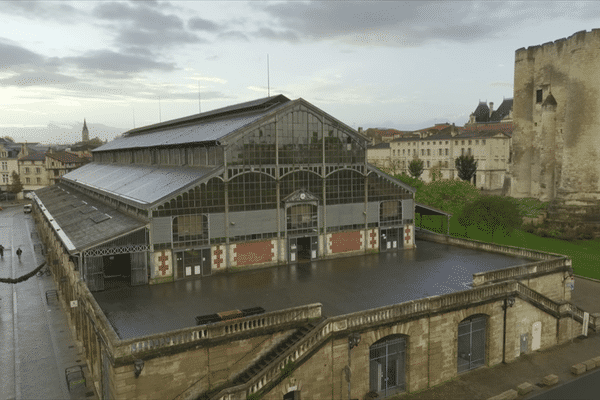 halle et château de Niort