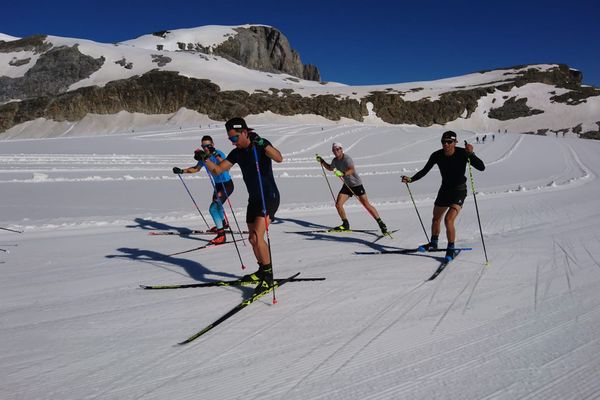 Depuis plusieurs années, l'équipe de France de Ski de Fond s'entraîne sur les pistes de Tignes pendant l'été.