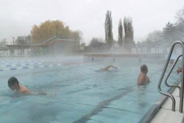 Strasbourg : les premiers nageurs profitent de la piscine nordique du Wacken