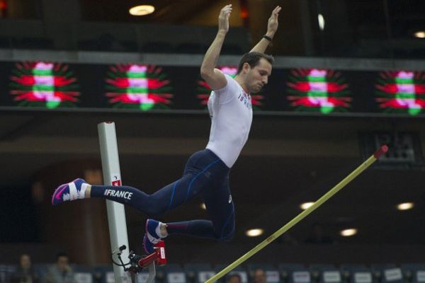 Renaud Lavillenie à Prague se qualifie pour l'Euro 2015 en salle le 6 mars, au troisième essai.