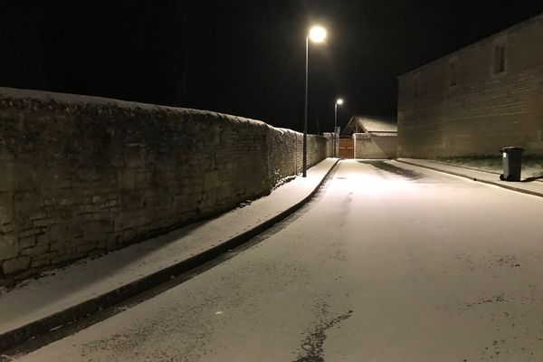 Neige autour de Caen : une fine pellicule de neige et du verglas