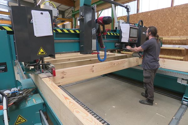 Découpe de bois chez CCL construction à Saint-M'Hervé (35) : on manque de matière première !