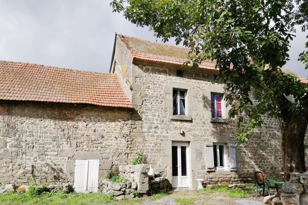 Les maisons anciennes avec jardins entre 60 et 100 000 euros se vendent comme des petits pains. 