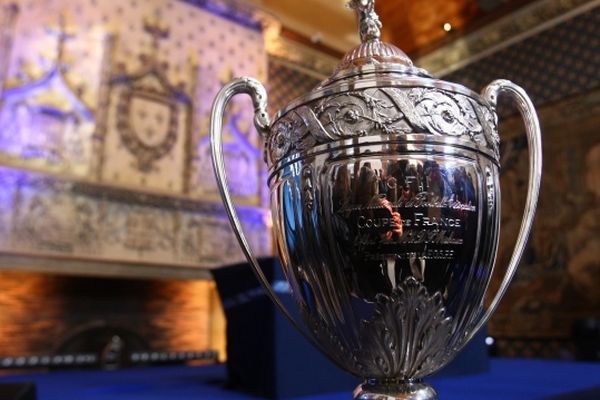 Le trophée de la Coupe de France de football