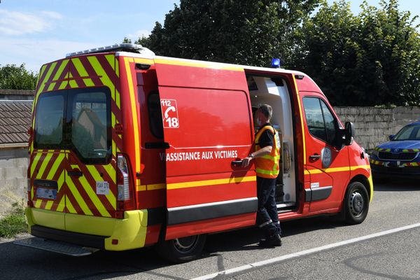 Les pompiers n'ont pas pu ranimer un homme de 34 ans, déclaré décédé sur les lieux de l'accident