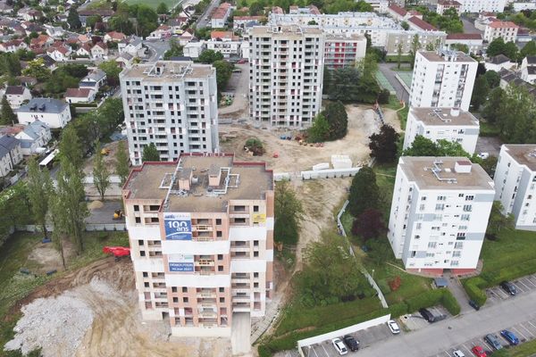 Vue aérienne des trois immeubles démolis ce 30 mai à Bourges