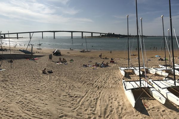 Le pont de Noirmoutier vu de La Barre-de-Monts.