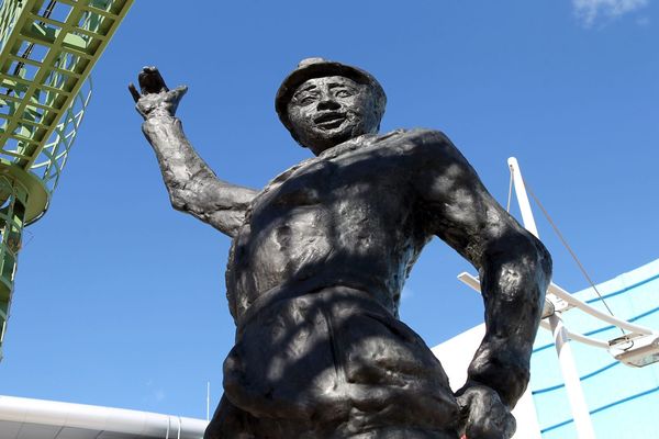 Montpellier - Mao Zedong, l'une des 10 statues de la place des Grands hommes ou place du XXe siècle, à Odysseum, pensée et voulue par Georges Frêche - archives.