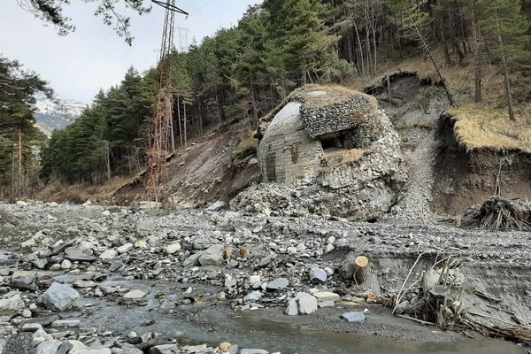 À Tende (Alpes-Maritimes), cet ouvrage militaire construit par les Italiens a été "déraciné" par la tempête Alex.