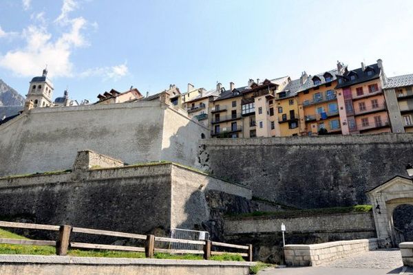 L'agression s'est déroulée dans l'auberge que tient le couple dans la vieille ville de Briançon.