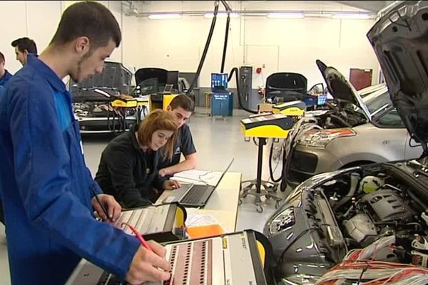 Les nouvelles voitures facilitent le travail de leurs réparateurs en communiquant leurs données.