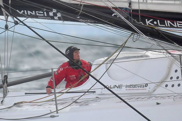 La navigatrice Samantha Davies à bord de son Imoca Initiatives Cœur.