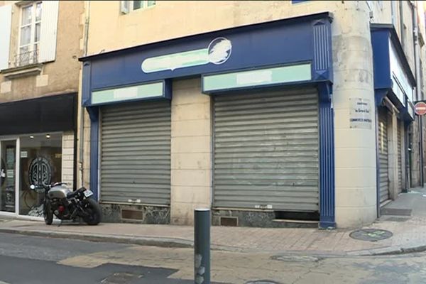 Le magasin vendant des produits à base de chanvre est installé dans l'ancienne Maison de la Presse de la Grand Rue à Poitiers.