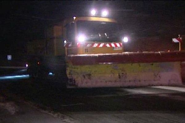 Saleuse et déneigeuse cette nuit sur l'A89