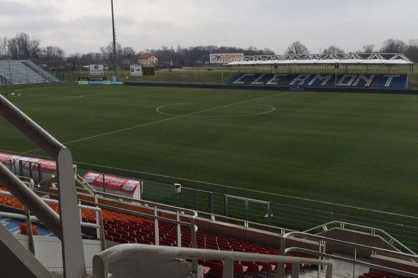 La construction d'une nouvelle tribune au stade Gabriel Montpied de Clermont-Ferrand a été adoptée mais crée la discorde chez les élus.