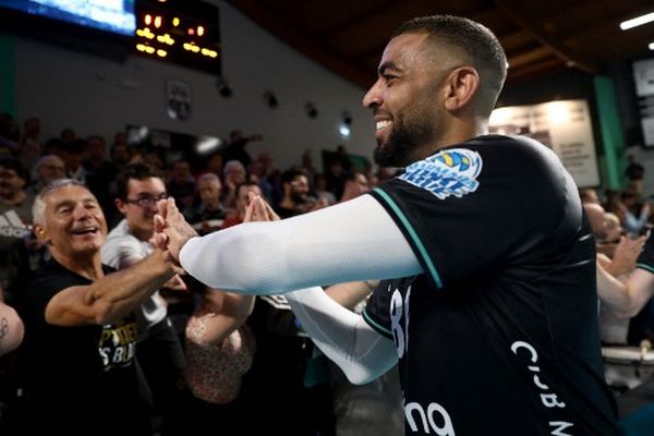 La légende du volley ball français a été chaudement acclamée pendant la rencontre.