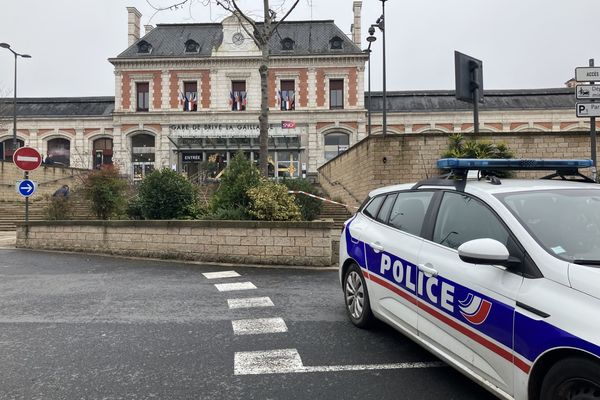 Ce mercredi 6 décembre 2023 aux alentours de 9h30, la gare de Brive (Corrèze) a été évacuée et le transport ferroviaire interrompu.
