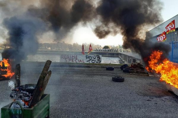 La centrale hydroélectrique de Vogelgrun bloquée par une trentaine de manifestants