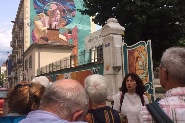 Les visites guidées "circuit découverte du street-art" à Grenoble ont lieu tous les mardis, de 18 heures à 20 heures, depuis le 10 juillet