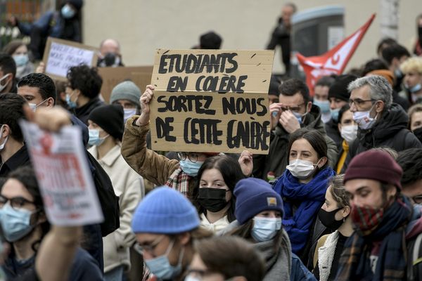 Manifestation contre la précarité étudiante à Lyon le 21 janvier 2021 -Entre 700 et 2000 étudiants ont défilé à Lyon pour défendre les conditions de vies et d'études en période de Covid.