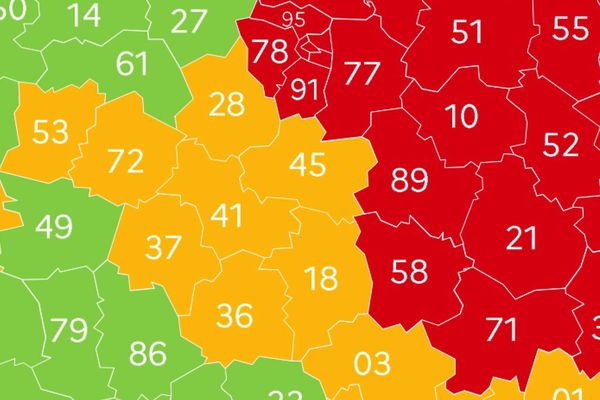 Plusieurs erreurs ont été corrigées, comme celle qui avait indûment placé le département du Cher dans la catégorie rouge.