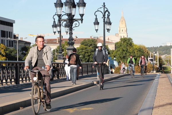 A pied, en vélo ou en trottinette... Les mobilités douces s'emparent du cœur des villes.