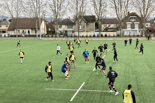 Avec le retour de plusieurs blessés, le staff briviste peut enfin travailler avec un groupe conséquent à l'entraînement.