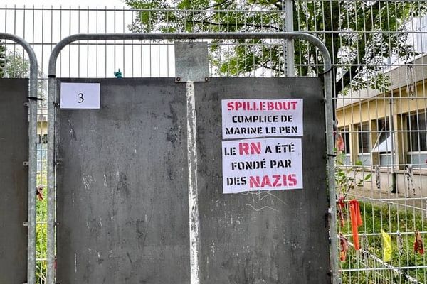 L'équipe de Violette Spillebout a découvert des affiches hostiles à la candidate sur des panneaux d'affichage