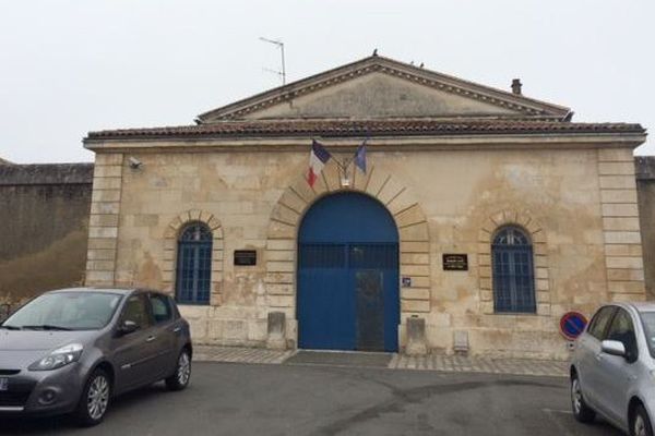 L'entrée principale de la prison de Saintes, en Charente-Maritime.