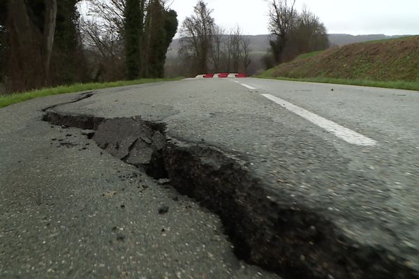 Une route départementale éventrée par les intempéries en Lot-et-Garonne 