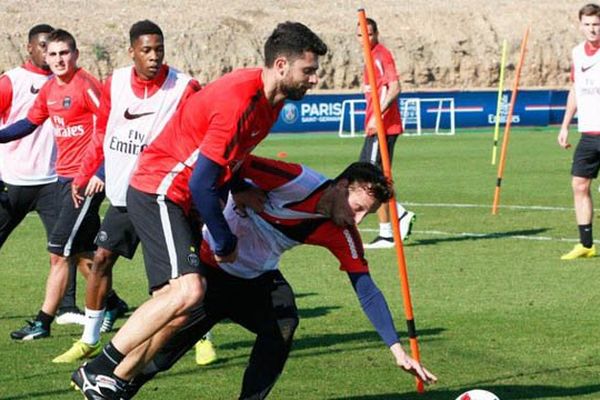 A droite de la photo, le Honfleurais Thomas Martin, à l'entraînement avec les pros du PSG à Marrakech