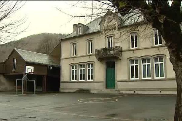 L'école de Laveissière dans le Cantal risque de perdre un de ses trois instituteurs à la rentrée 2016.