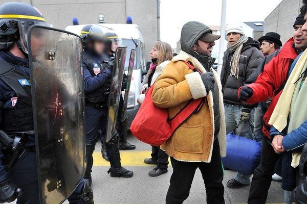 Des CRS en mission à Calais, le 7 février 2010.