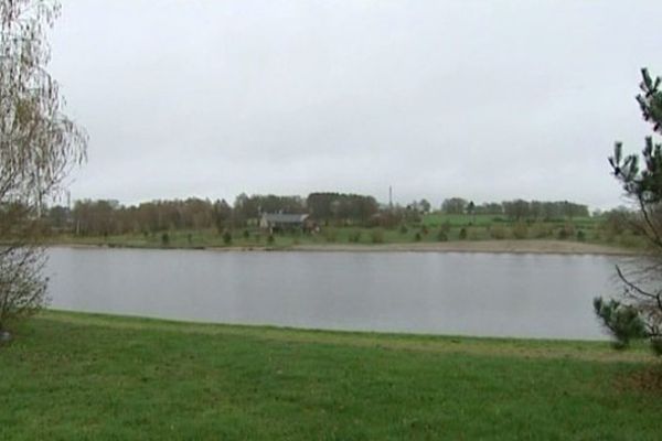 Le lac de Saint Pierre dans le Cantal