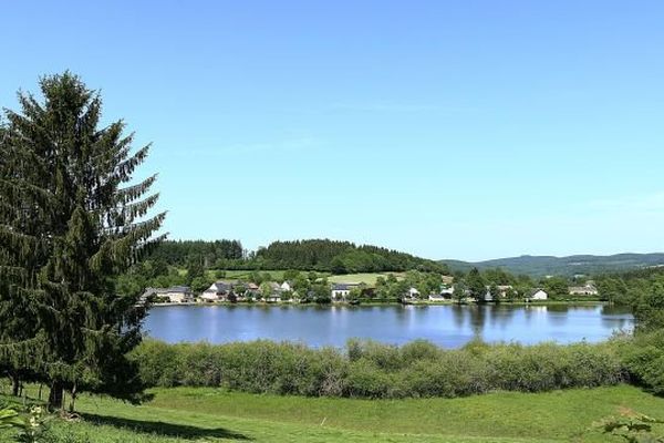 Le lac des Settons, dans le Morvan.