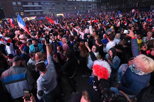 La fan-zone de Dunkerque, sur la place Jean-Bart, le 10 juillet 2018 lors de la demi-finale France-Belgique.