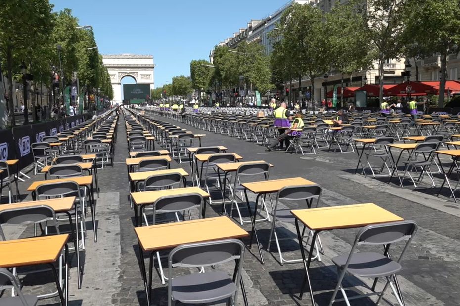 Giant Dictation on the Avenue des Champs-Elysées: Breaking World Record for Participation