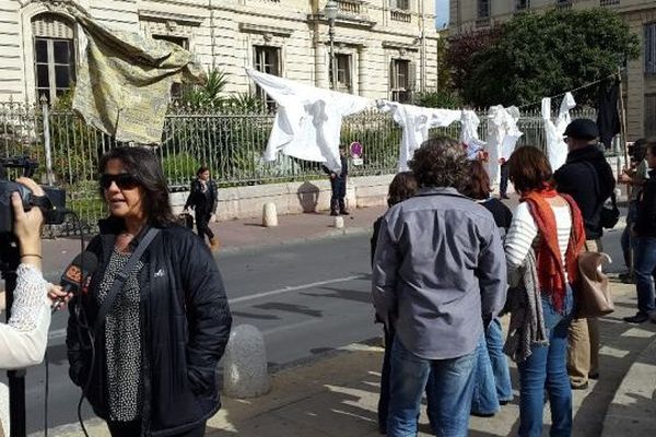 La manifestation des salariés d'Air France devant la préfecture