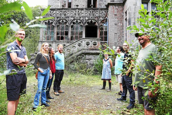 Un groupe de 50 personnes veut racheter aux enchères le château de Leuhan à Plabennec en ruine.