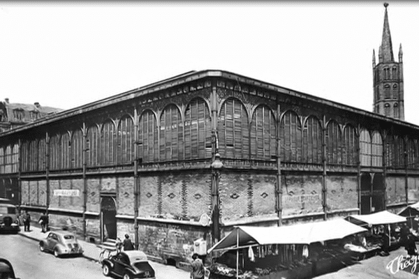 La halle de Limoges, abritant le marché couvert situé place de La Motte, ravagé par un incendie en 1864, reconstruite à neuf en 1889.