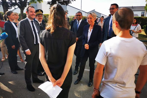 La Première ministre Elisabeth Borne en déplacement au collège d'Airaines dans la Somme jeudi 1er septembre 2022.