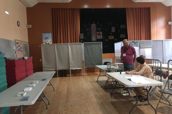 Bureau de vote en Champagne-Ardenne, aux premières heures du premier tour des législatives, le dimanche 30 juin 2024