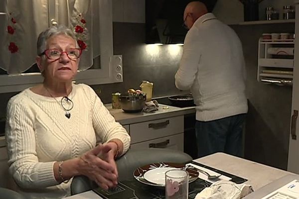 A 65 ans, Josiane Roger est obligée de retravailler dans la restauration pour joindre les deux bouts.