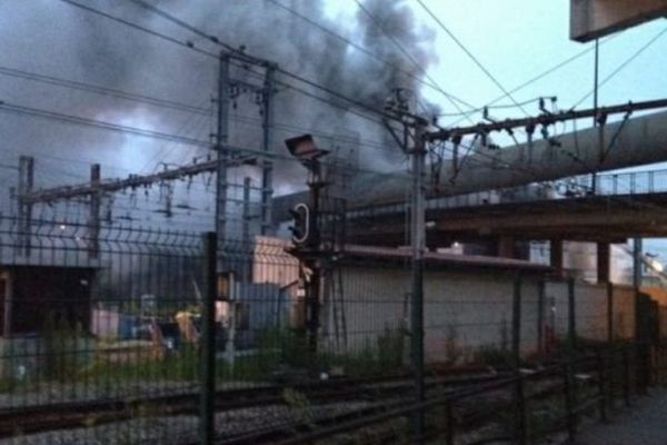 L'incendie s'est déclaré à 4h30 sur un poste de circulation de Vitry-sur-Seine.