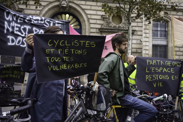 Plusieurs milliers de personnes étaient rassemblées.