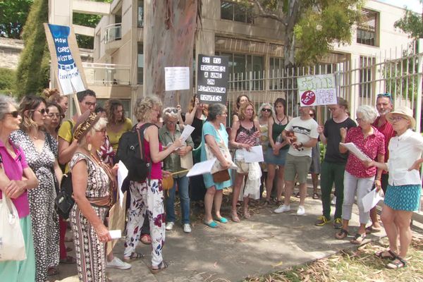 Agressée sexuellement à Sète, "ma fille s'est relevée grâce à la voix des femmes", confie la maman. Vendredi 16 juin 2023.