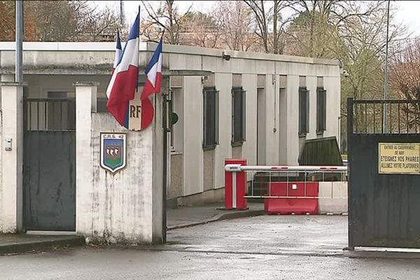 L'entrée de la compagnie CRS42, à laquelle appartenait le policier qui a mis fin à ses jours.