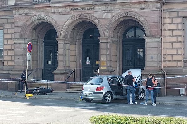 Une fusillade a éclaté devant le tribunal de Mulhouse, faisant un mort.