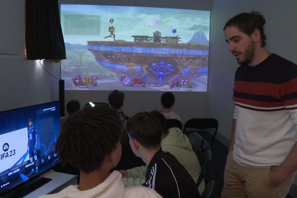 Des jeux vidéos à la médiathèque de Pontarlier pour créer du lien entre les jeunes.